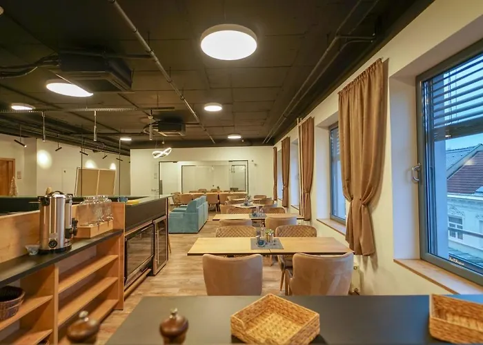 Chors Like A Hotel - Capsule & Nft Boutique Hostel Bratislava - City Center